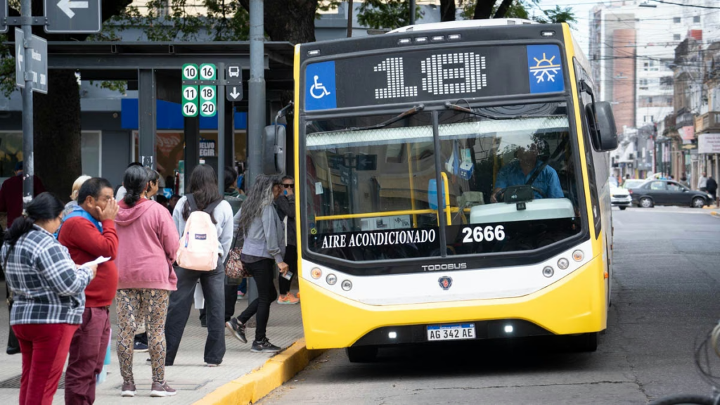 colectivos-linea-18-dsc01424_mth_1200