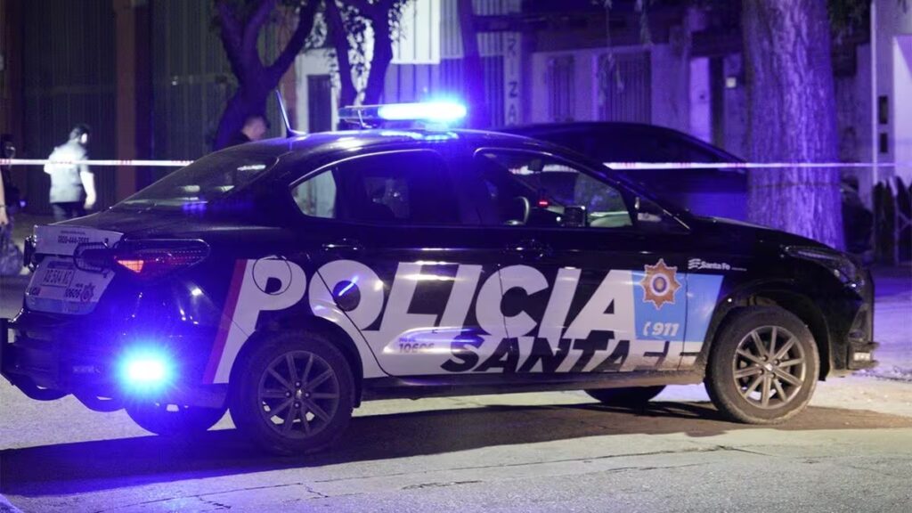 la-policia-de-santa-fe-en-la-escena-UHP3TG7F6FEQNLOLE2GB35PZ3A